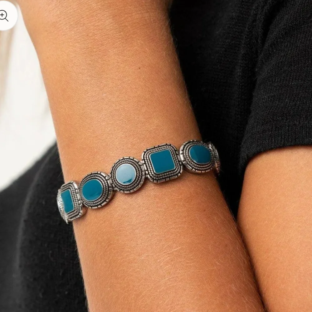 Paparazzi Silver and Blue Stretch Bracelet with Vintage-Inspired Design